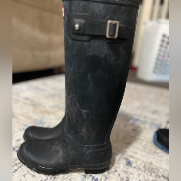 Hunter rain boot. Tall. Size 9 - Picture 4 of 5